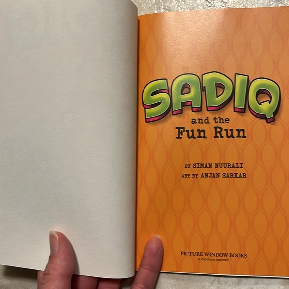 Sadiq and the Fun Run. By Siman Nuurali. Paperback book. - Picture 4 of 14